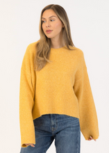 Load image into Gallery viewer, Lyla and Luxe Eva Crewneck