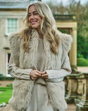 Load image into Gallery viewer, Esqualo Faux Fur Vest