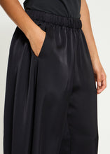 Load image into Gallery viewer, ICHI Hartley Satin Barrel Pant
