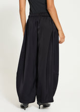 Load image into Gallery viewer, ICHI Hartley Satin Barrel Pant
