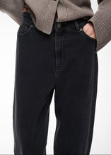 Load image into Gallery viewer, In Wear Harfina Barrel Jean
