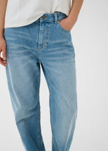 Load image into Gallery viewer, Darlina Straight Leg Jeans
