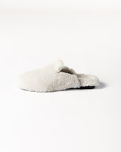 Load image into Gallery viewer, Lyla &amp; Luxe Fuzzy Slippers
