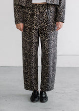 Load image into Gallery viewer, Brunette The Label Twill Barrel Pants
