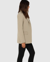 Load image into Gallery viewer, Madison the Label Audrey Blazer
