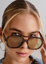 Load image into Gallery viewer, Aire Whirpool Sunglasses
