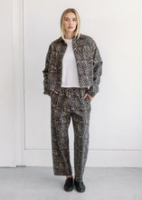 Load image into Gallery viewer, Brunette The Label Twill Barrel Pants
