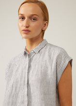 Load image into Gallery viewer, Naif Dolores Linen Top
